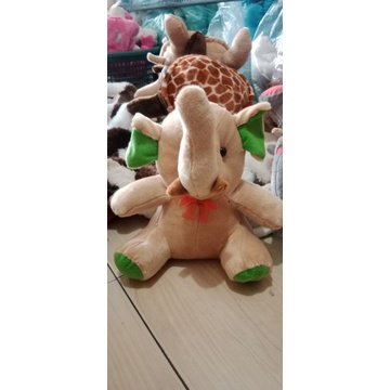 Boneka gajah duduk