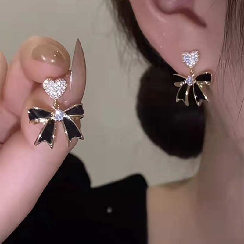 Anting Temperamen Baru Anting Cinta Busur Hitam Sederhana