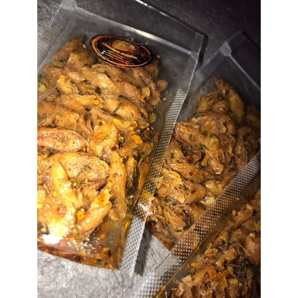 

Lumring (lumpia kering) pedas daun jeruk
