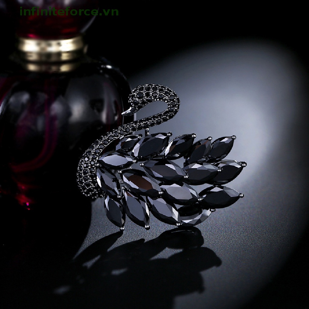 [INVN] Fashion Kristal Angsa Bros Berlian Imitasi Hewan Bros Untuk Wanita Gaun Kerah Pin Perhiasan Perjamuan Cubic Zirconia Brooch Pin [VN]