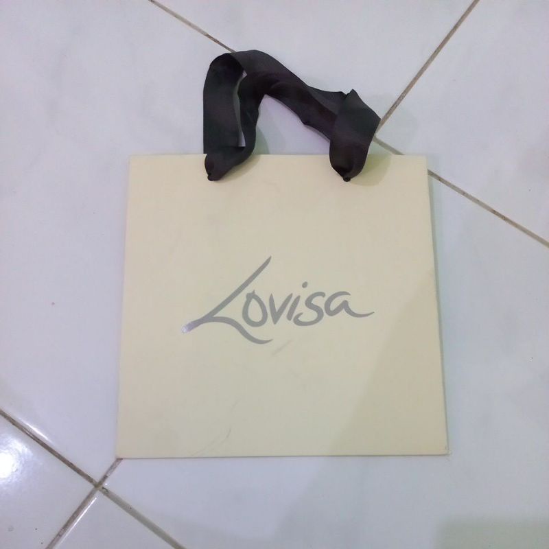 

Kantong paper bag lovisa