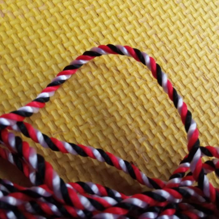 

Benang Tridatu Harga Meteran 4Mm 058