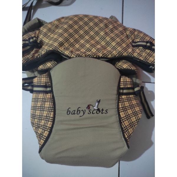 gendongan depan baby scots