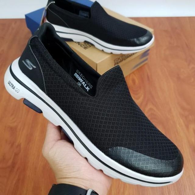 Top Produk.. SEPATU PRIA SLIP ON/ SKECHERS GOWALK 5 ORIGINAL 40-44 BRANDED FOOTWEAR