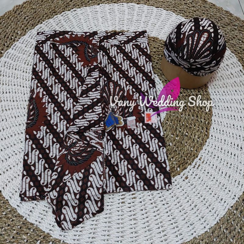 {1 Set} Sapit Urang + Blangkon - Motif Lereng Garuda