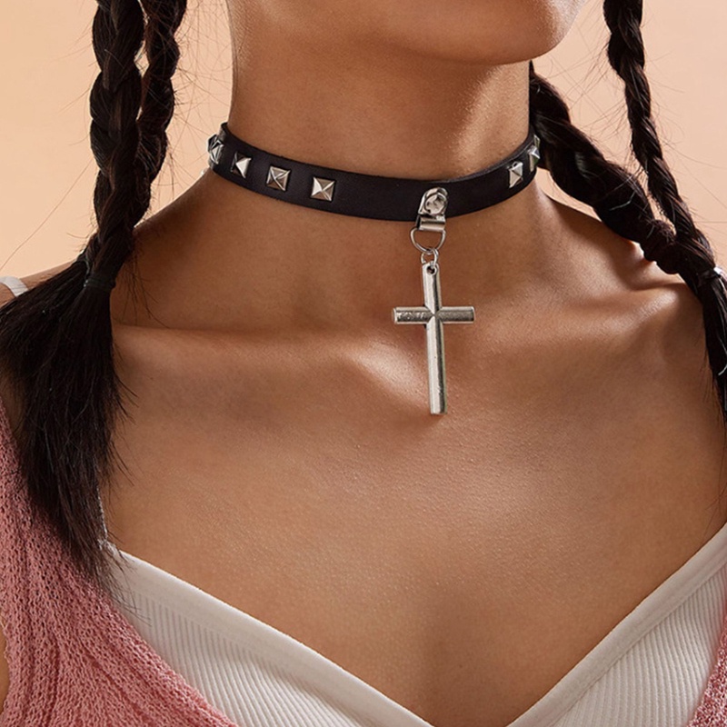 Retro Punk Pu Leather Collar Cross Vintage Rivet Leather Kalung Choker Untuk Wanita Fashion Kepribadian Pesta Dekorasi Perhiasan