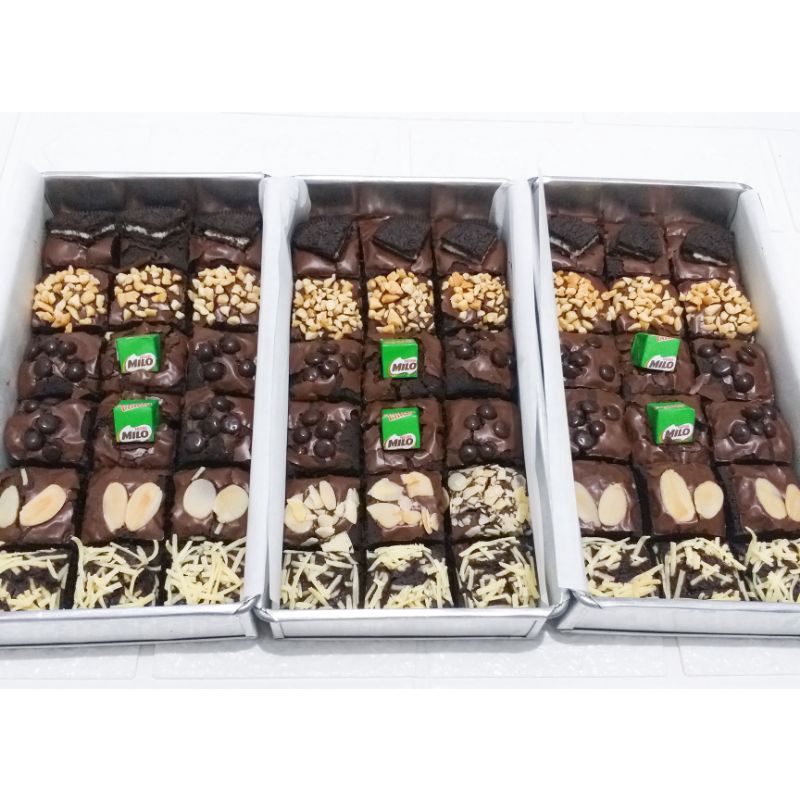 [COD]Brownies Fudgy Premium &quot;TOPING MIX RANDOM&quot; 18 Potong Panggang Enak Murah Nyoklat Shiny Crust