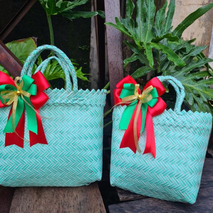 

VH5♛ TAS HAMPERS NATAL - ANYAM PLASTIK SMALL KECIL- PITA + KARTU CHRISTMAS Kirim Langsung