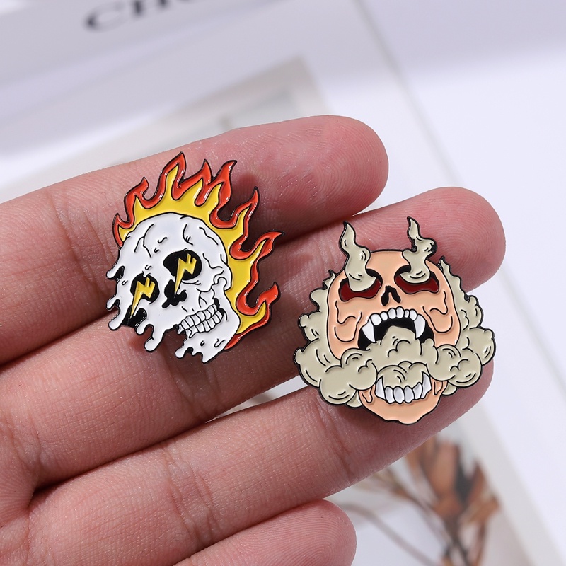 Hadiah Lencana Pin Kerah Punk Tengkorak Api Lapel Pin Ransel Untuk Teman Aksesoris Pakaian Perhiasan