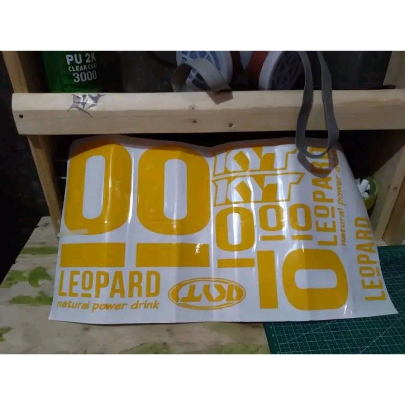 stiker cuting airbrush helm leopard