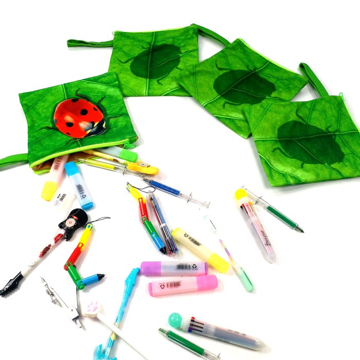 

✨NEW✨ - Tempat Pensil Kepik di atas Daun Kado Cantik untuk Entomologist
