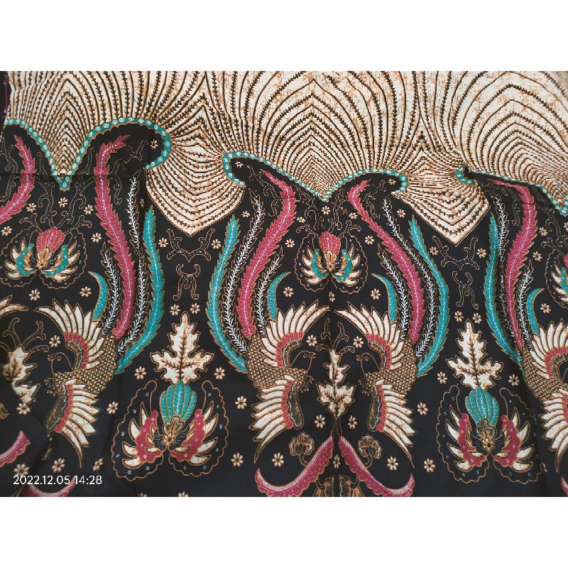 Kain batik solo merak kembar ukel jalar cream