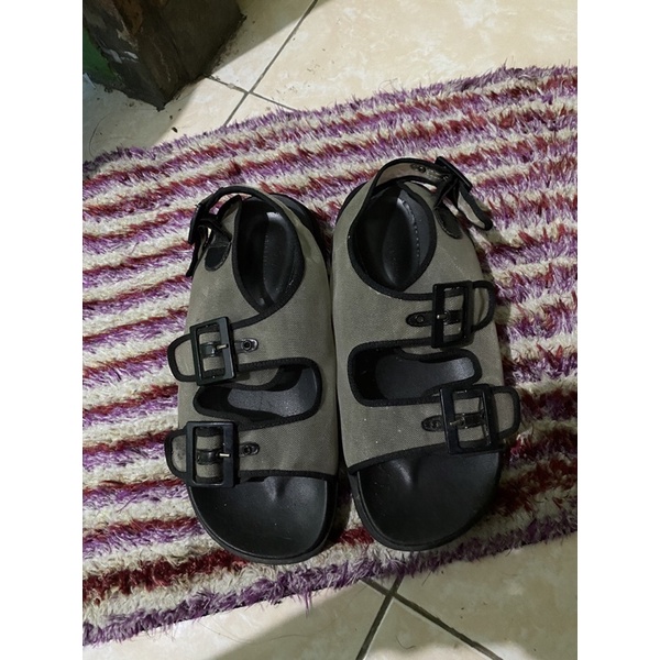 preloved sandal Charles and keith