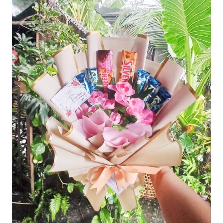 

Bouquet Bengbeng / Kalpa Coklat Silverqueen Bunga Kain / Buket Medium