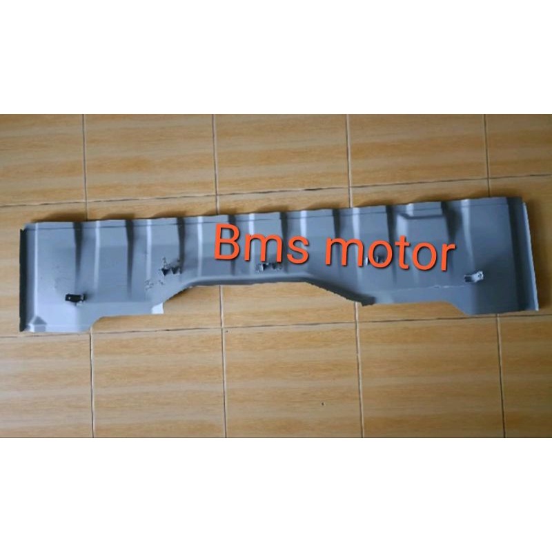 sandaran panel belakang bagian tengah mitsubishi l300 original