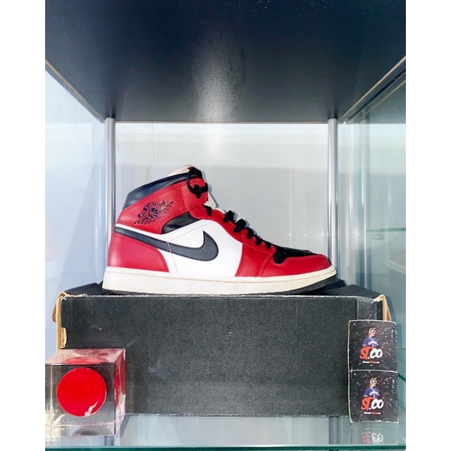 Air Jordan 1 Mid Chicago Black Toe