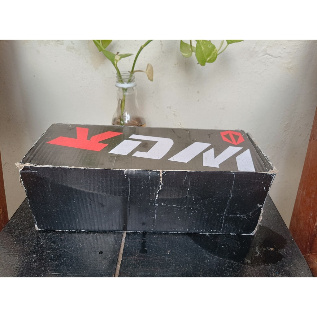 

kardus hitam