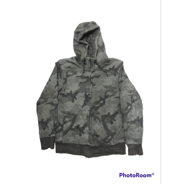 Uniqlo Sherpa Camo Ziphoodie Original