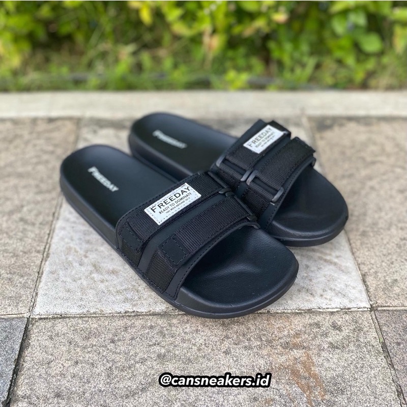Sandal freeday slides