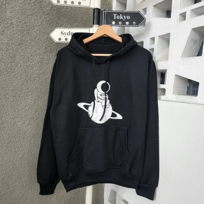 lonely astronot hodie