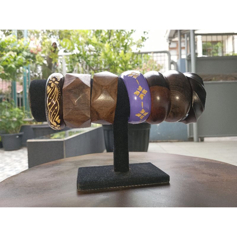 gelang etnik kayu tradisional