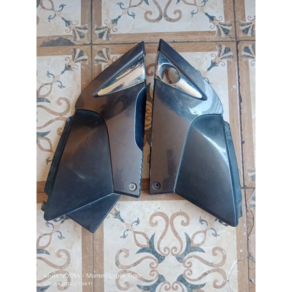 cover body accu atau tutup body accu original copotan motor honda tiger revo