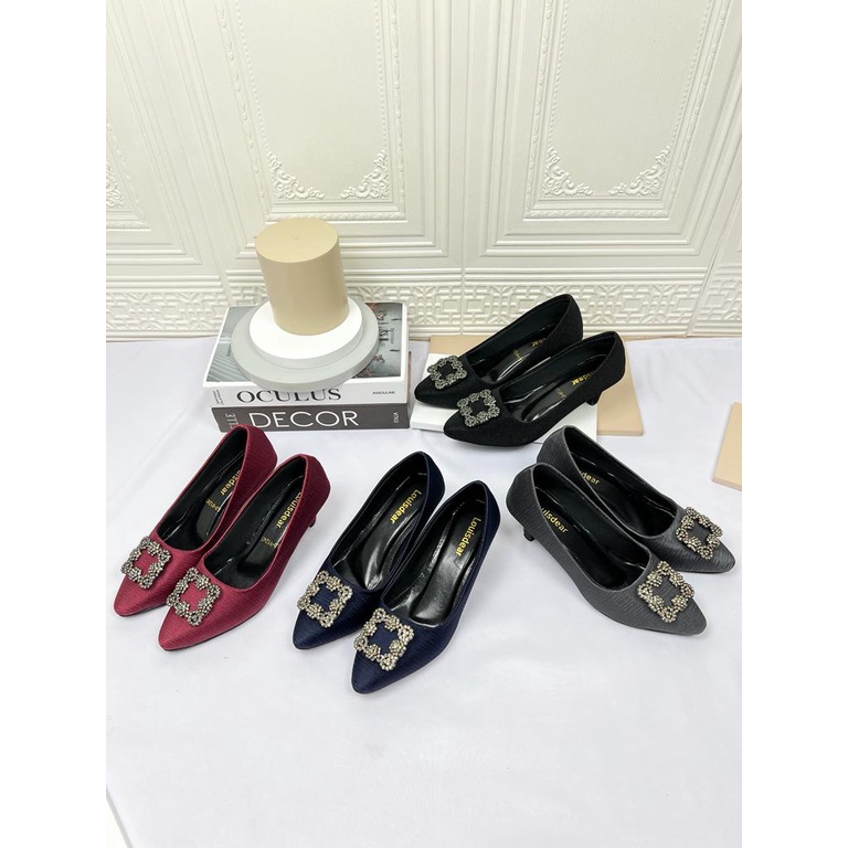 sepatu heel wanita terbaru terlaris kekinian LOUISDEAR sepatu heel 3 cm bahan satin P18