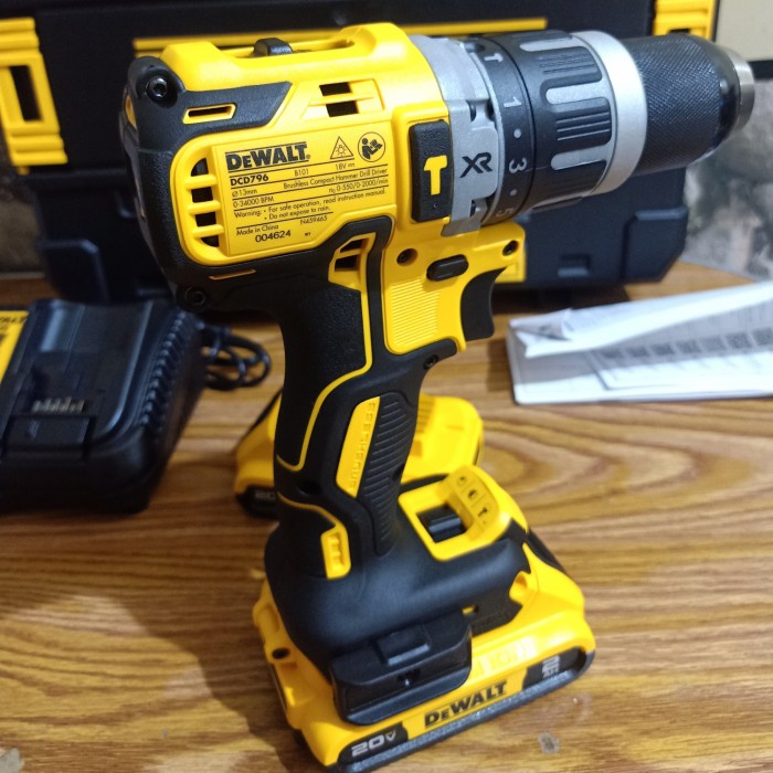 Mesin Bor Cordless Dewalt Dcd796D2 20V Brushless Hammer Drill Dcd796
