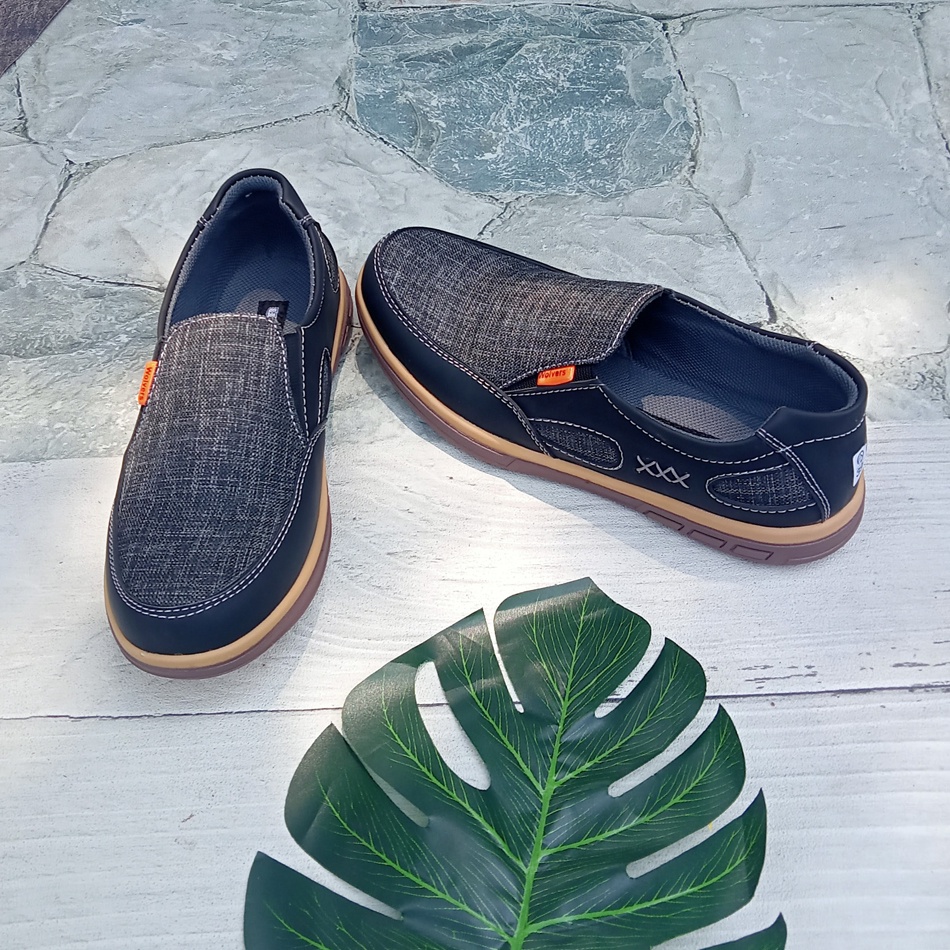 Sepatu Kasual Pria TANPA TALI SLIP ON Sol Karet Asli Anti selip