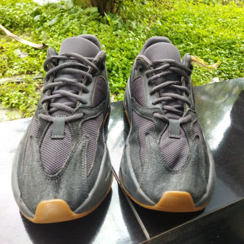 SEPATU SECOND adidas yeezy 700 F1 size 45