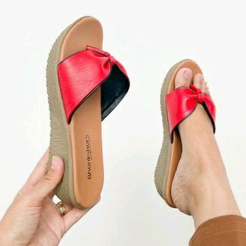 Sandal Kulit Wanita