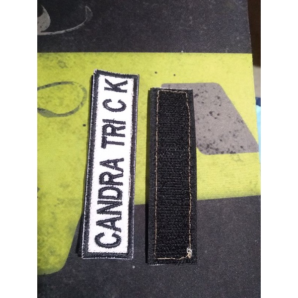 Bordir nama dengan perekat velcro