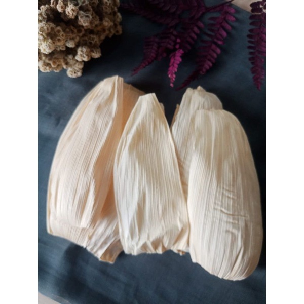klobot jagung /kulit jagung kering / klobot bersih bahan prakarya bahan kerajinan