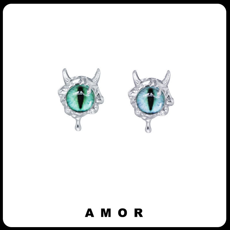 Cat eye earings stud Y2K Desain Minoritas