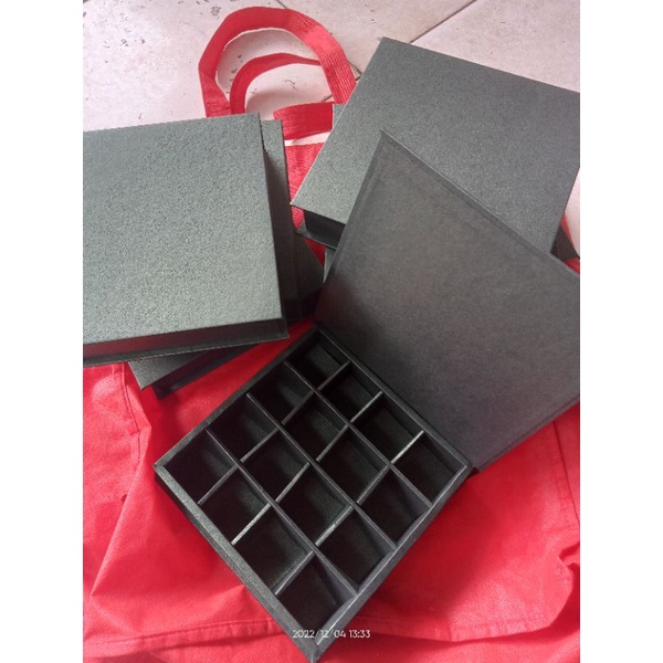 

box sekat 16 ( 3,5 cm persekat dan tinggi box 3,5 cm )