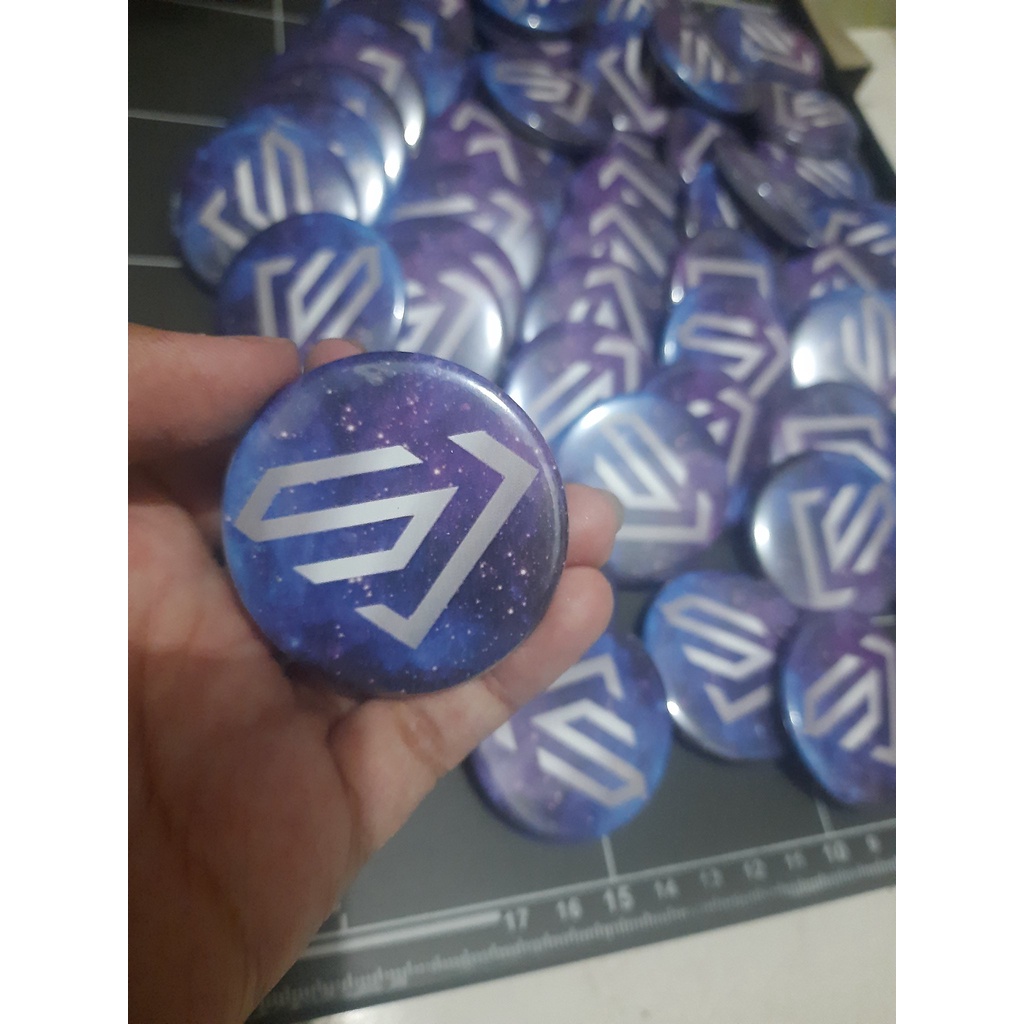 Custom Souvenir Pin Peniti 4.4 cm/ 5.8 cm GLOSSY &amp; DOFF MURAH GROSIR (Seminar/ Konser/ KPOP/ JPOP, Anime dll)