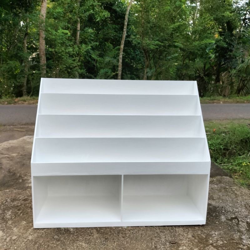 Rak buku anak montessori