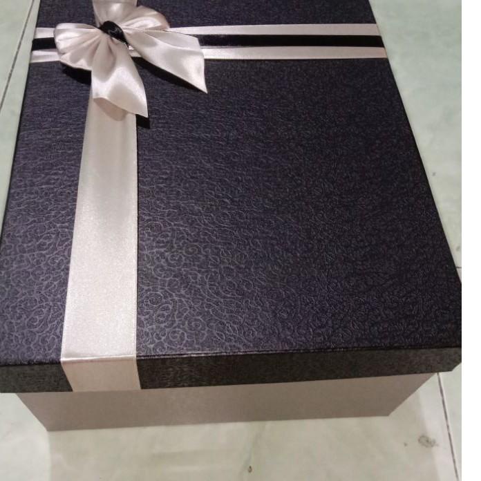 

라마 Kotak kado besar / Gift Box cover fancy paper ukuran 30 x 25 x 10 cm Baru