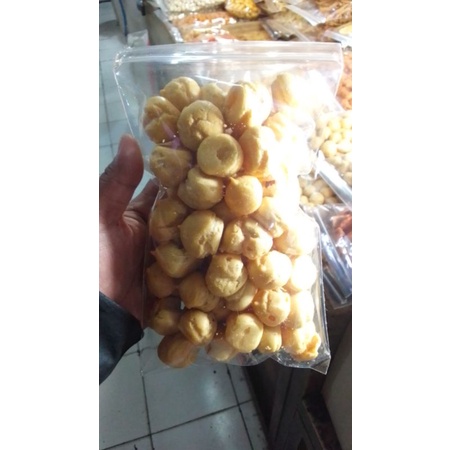 

kue sus keju kering