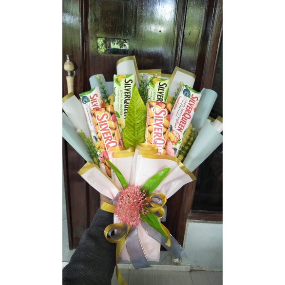 

best produk!!! bucket buket bouquet hadiah hampers bingkisan coklat silverqueen ulang tahun snack jajan jajanan silver queen wisuda ultah kekinian birthday nikah pernikahan wedding tunangan murah terbaru berkualitas paling dicari parcel mania