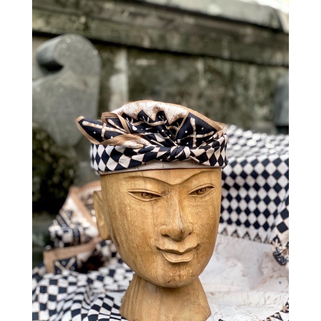 UDENG LEMBARAN BATIK SEMI TULIS BUSANA BALI