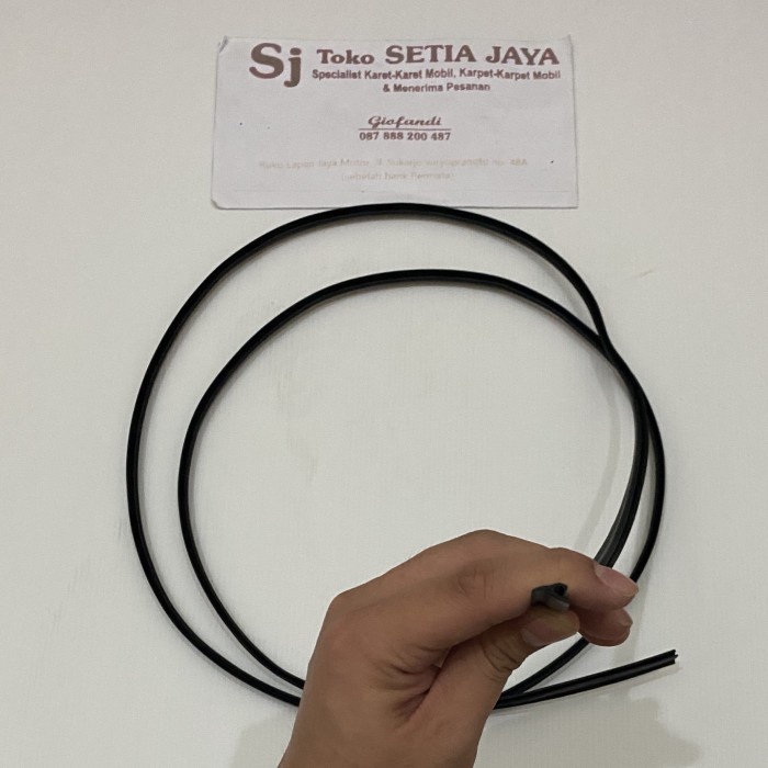 Karet List T Bawah Kaca Depan Mobil Universal
