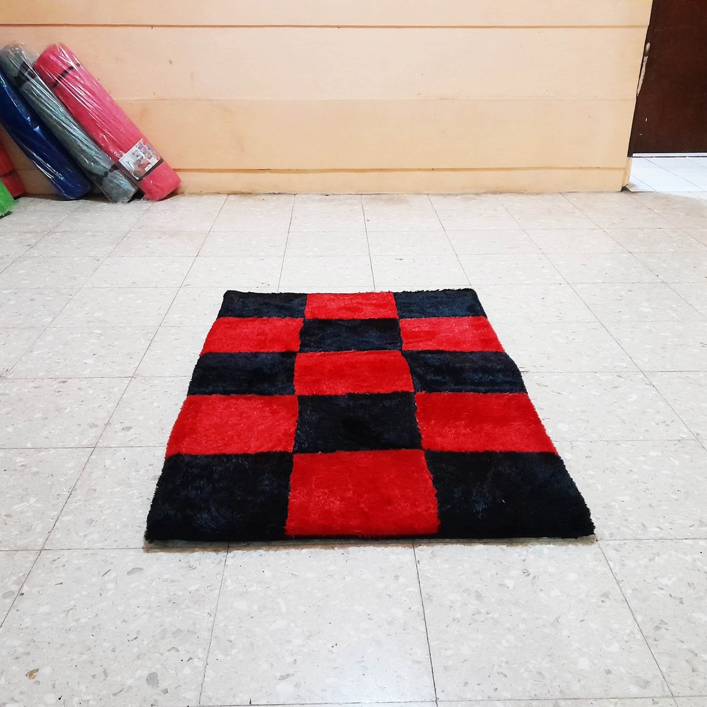 Karpet Monocrom Kotak
