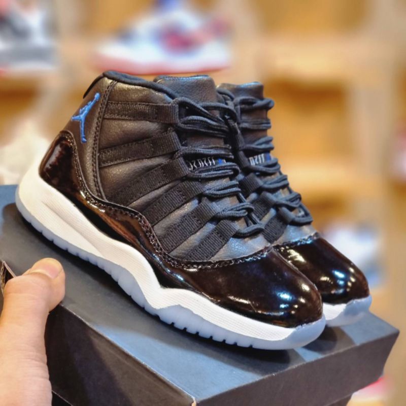 Sepatu Sneakers Basket Olahraga Anak Laki Laki Import Model Terbaru Ukuran 28 29 30 31 32 33 34 35 Warna Hitam Putih