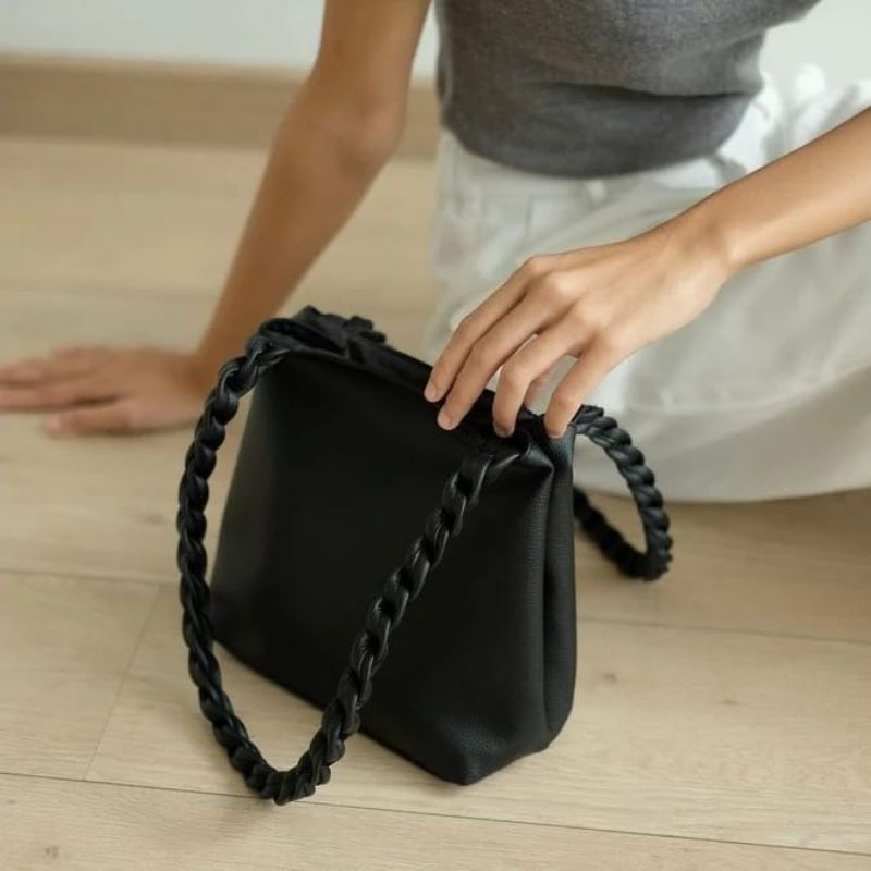 Tas Hitam Nubuk Bags