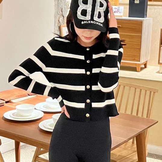 Cardigan Sweater Bergaris Slim Fit Inner Wear Kasual Lengan Panjang High-End Tombol Sayang Sweater W