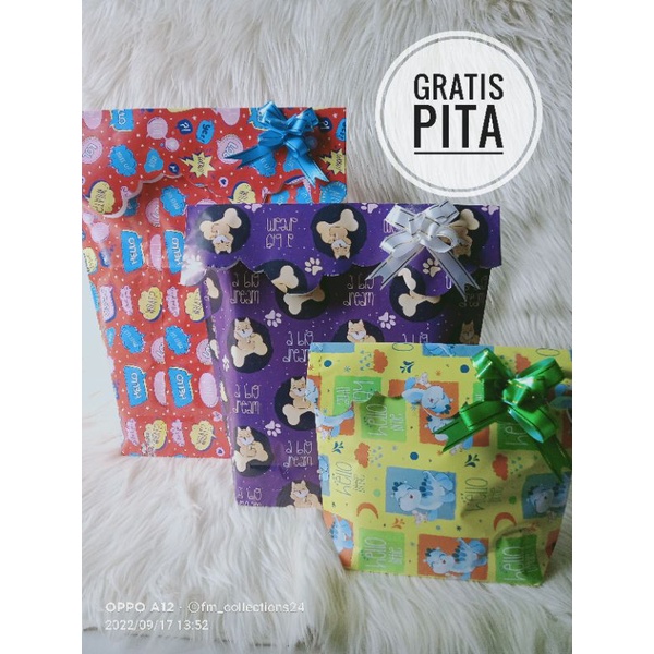 

Kantong Kado Kecil Ukuran 28x23x5cm / Kertas Kado Instan