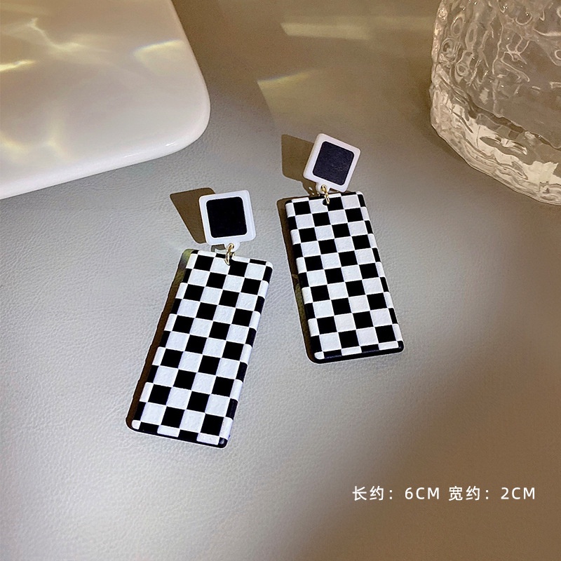 Anting Kotak-Kotak Hitam Dan Putih Baru Fashion Korea