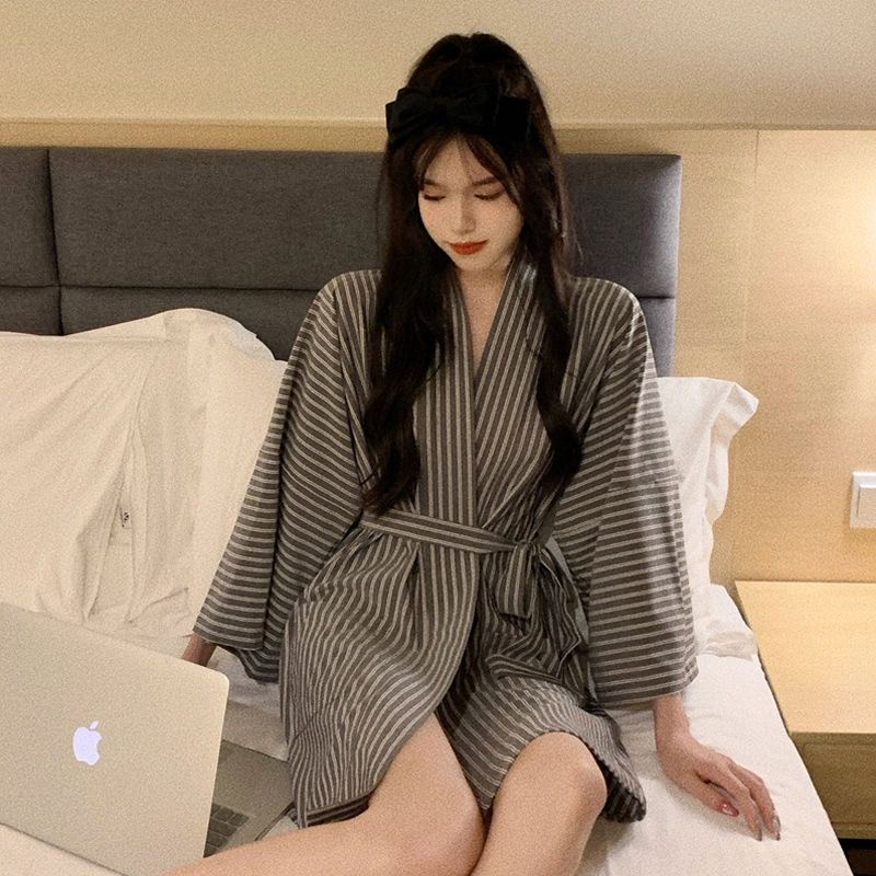 Retro bergaris-garis renda-up baju tidur wanita musim semi dan musim panas bagian tipis bagian menen