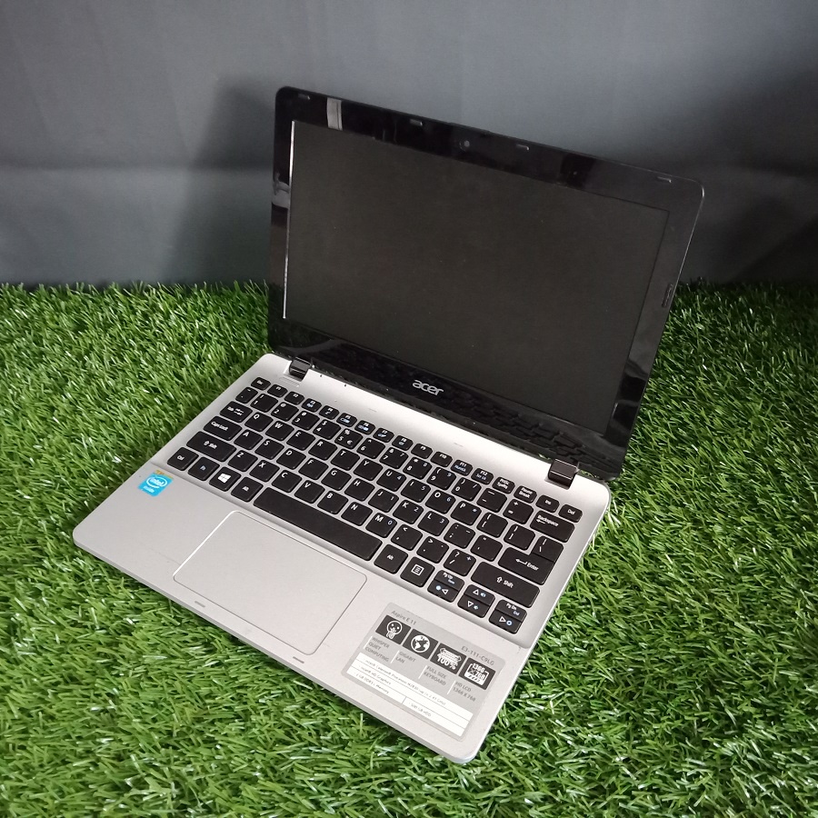 Netbook 1 Jutaan Acer E11 Celeron N2830 Siap pakai RAM 2 GB HDD 500 GB Garansi 1 Minggu